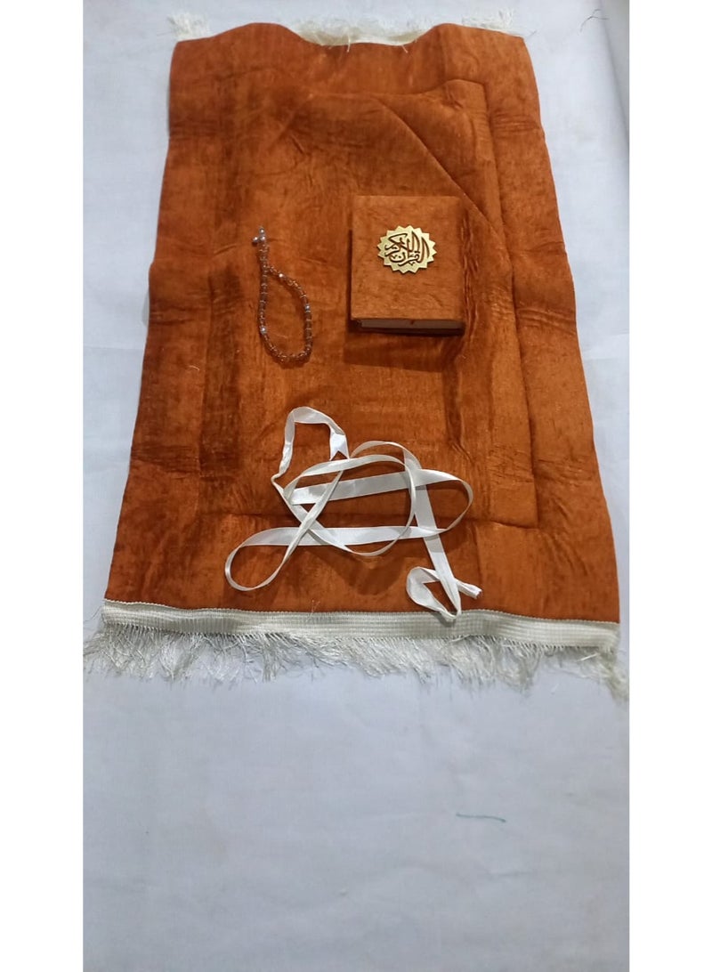 طقم مصلية ومصحف وسبحة لون جملي